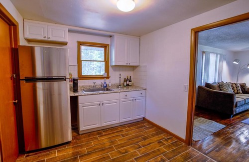 Idlewild Bed & Breakfast | Welcoming Idlewild BNB: Family-Friendly with Kitchen