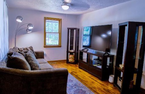 Idlewild Bed & Breakfast | Welcoming Idlewild BNB: Family-Friendly with Kitchen