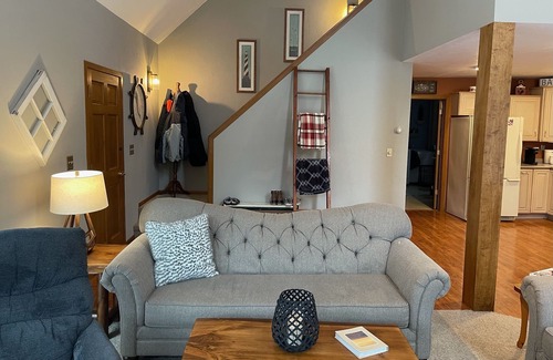 Idlewild House | Idyllic Idlewild Hideaway by the Bay with Prime Amenities