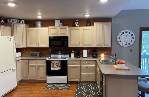 Idlewild House | Idyllic Idlewild Hideaway by the Bay with Prime Amenities