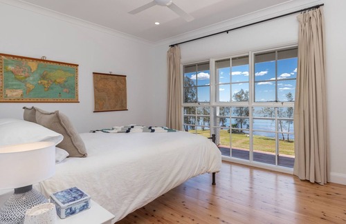 Coomba Bay House | Serene Idyll Lakehouse with Private Water Frontage