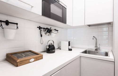 Monti Apartment | Idyllia | Delightful Colosseum Loft for Six with Breakfast