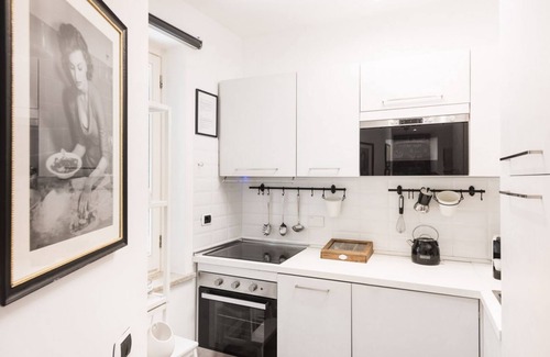 Monti Apartment | Idyllia | Delightful Colosseum Loft for Six with Breakfast