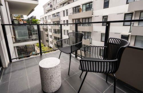 Brunswick East Apartment | Elegant 1-Bedroom Retreat near Prime Shopping Streets