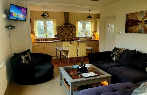 Tirabad Apartment | Idyllic 2 Bedroom Self-Contained Annexe in Mid Wales, UK