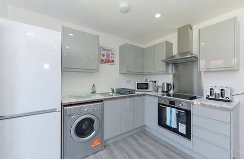 Gedling Apartment | Eco-Friendly 2-Bed City Home with Parking & Family Amenities
