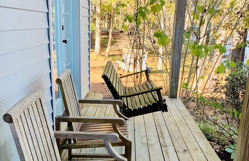 Hardwick House | Idyllic 3 BR lake HOME for 8! Arcade fun! B-ball & air hockey! BIG & DEEP water!