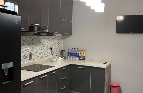 Ofin Apartment | Idyllic 4br; 3.5ba in the heart of VI