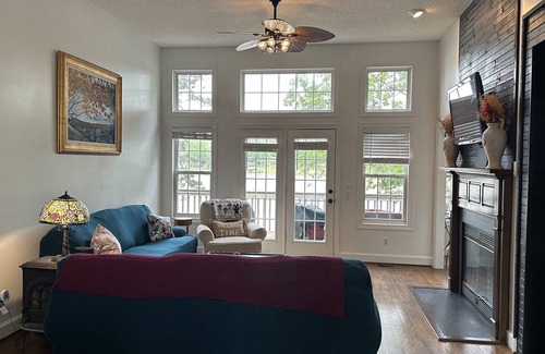 Hardwick House | Idyllic 5 BR lake home for 12! Arcade fun! B-ball! Air hockey! OPEN, DEEP water!
