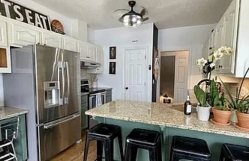 Hardwick House | Idyllic 5 BR lake home for 12! Arcade fun! B-ball! Air hockey! OPEN, DEEP water!