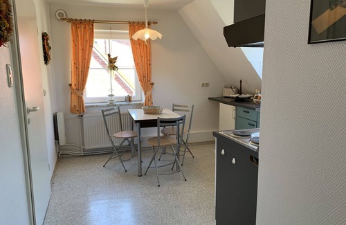 Grube Apartment | Serene Family Retreat with Ocean Views and Spa Amenities