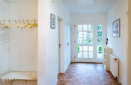 Schortens House | Stylish Ocean View Home "Martens" with Breakfast & Pet Friendly
