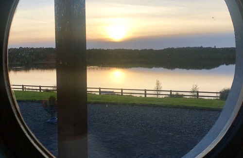 Whitegate House | Unique Lake House Retreat - Guest Rated 9.8, Pet Friendly