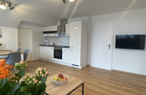 Motzach Apartment | Inviting Apartment with Balcony Near Island - 9.8/10 Rating