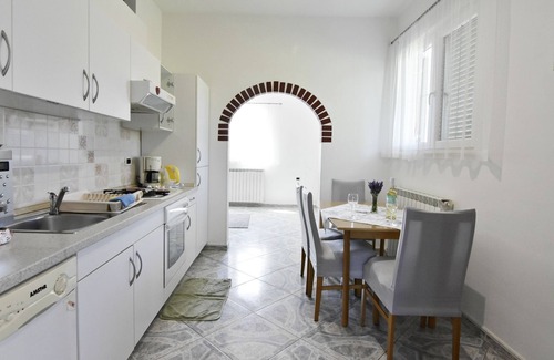Valica Apartment | Serene Valizza-Umag Apartment with Ocean View & Spa