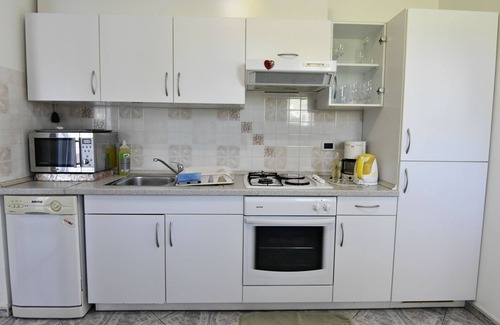 Valica Apartment | Serene Valizza-Umag Apartment with Ocean View & Spa