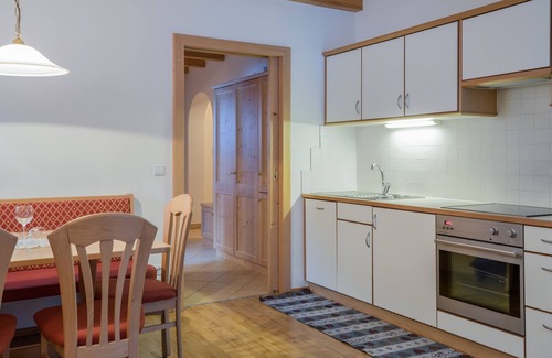 Valles Apartment | Relaxing "Wieserhof Benjamin" Apartment with Balcony & Views