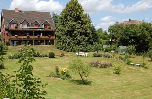 Gueby Apartment | Idyllic apartment with garden view and balcony