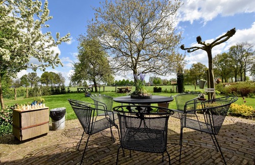 Baak House | Idyllic Holiday Farm in Bronckhorst with Private Garden