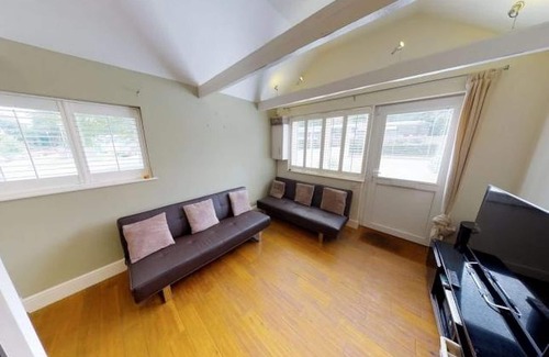 Hemel Hempstead House | Serene English Retreat in Tranquil Hertfordshire Town
