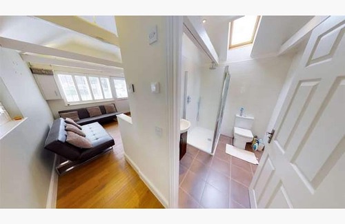 Hemel Hempstead House | Serene English Retreat in Tranquil Hertfordshire Town
