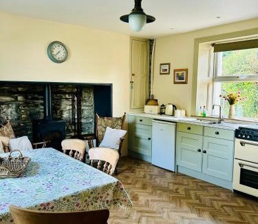 Skibbereen House | Family-Friendly Farmhouse Retreat in Beautiful West Cork