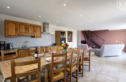 Panissieres Cottage | Relaxing Gite Panissières for Family Stays with Spa Access