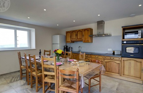 Panissieres Cottage | Relaxing Gite Panissières for Family Stays with Spa Access