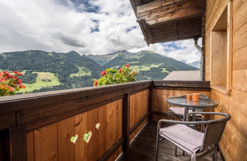 Moso in Passiria Apartment | Charming Hochwilde Jogglanderhof Apartment with Balcony