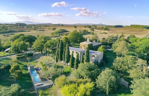 Castel Giorgio Cottage | Serene Holiday Cottage with Pool, Sauna, and Gym Access