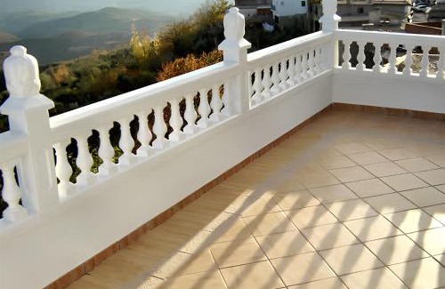 Yegen House | Inviting Yegen House with Scenic Mountain Views