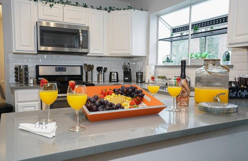 Indian Springs House | Scenic Lakeview Escape with Family-Friendly Dining