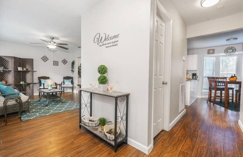Indian Springs House | Scenic Lakeview Escape with Family-Friendly Dining