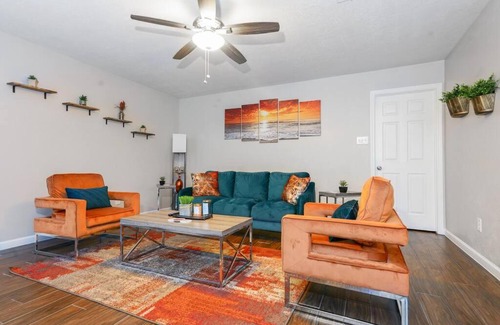 Indian Springs House | Scenic Lakeview Escape with Family-Friendly Dining