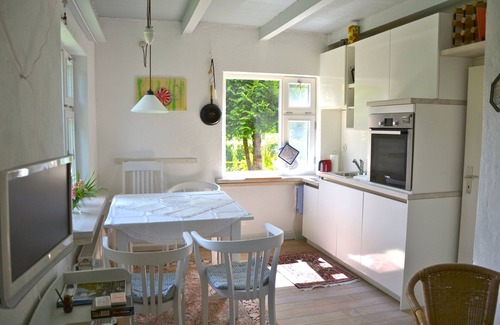 Berumbur Apartment | Perfect Retreat in Idyllic Location with Pool & Breakfast