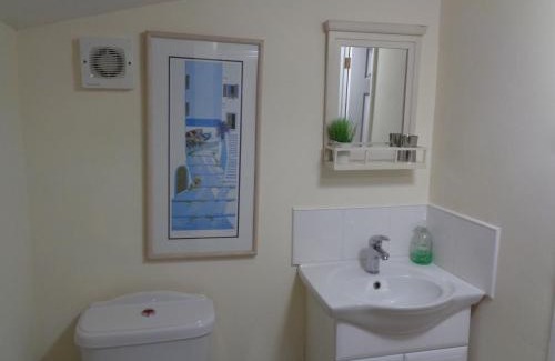Uckington Apartment | Charming Log Cabin Retreat Near Stratford upon Avon
