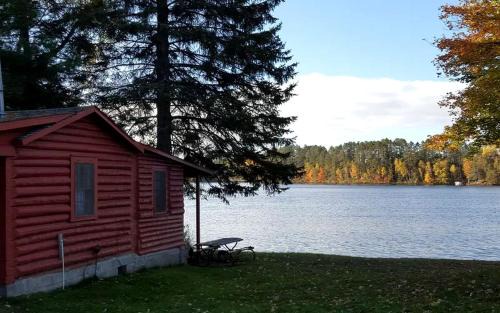 Tomahawk House | Idyllic Log Cabin Steps from Somo Lake near Tomahawk, Wisconsin