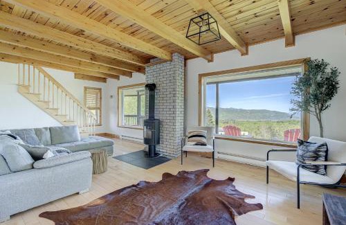Baie-St-Paul House | Serene Nature Retreat with Hot Tub & Scenic Views