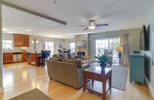 New Buffalo Condo | Inviting New Buffalo Condo: Steps to Beach & Shops!