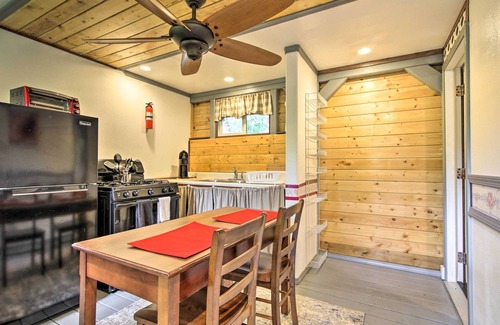 Leilani Estates Cabin | Discover Pahoa Paradise: Hike, Swim & Family-Friendly Fun!