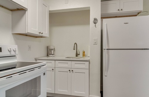 Pass-a-Grille Historic District Apartment | Cozy Pass-a-Grille Studio – Steps from the Beach!
