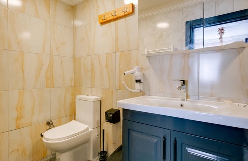 Tosya House | Serene Escape at Dipsiz Lake with Family-Friendly Amenities