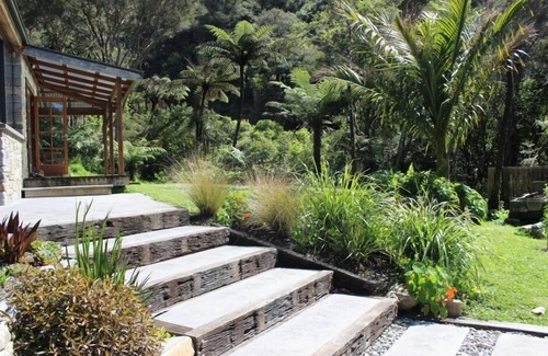 Parapara Cottage | Serene Riverside Retreat with Oceanfront Views & Breakfast