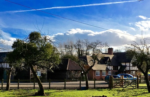 Bodenham House | Scenic Riverside Retreat with Family-Friendly Amenities