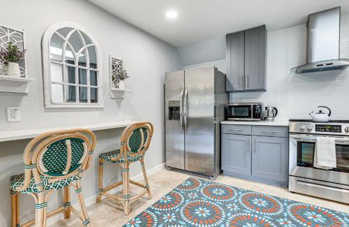 Downtown House | Beautiful Sarasota Home with Yard - 2 Miles to Beach!