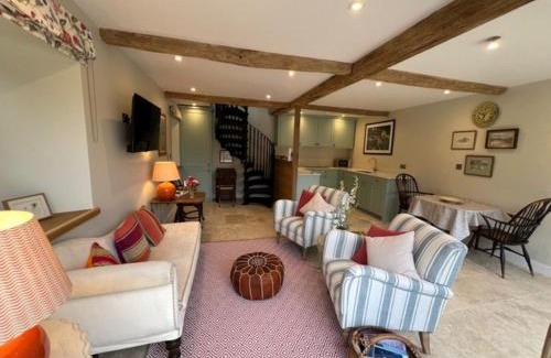 Witney House | Idyllic secluded hideaway with countryside views on the edge of the Cotswolds