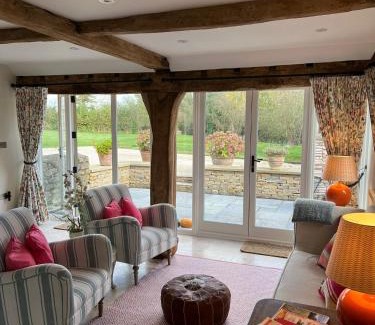 Witney House | Idyllic secluded hideaway with countryside views on the edge of the Cotswolds