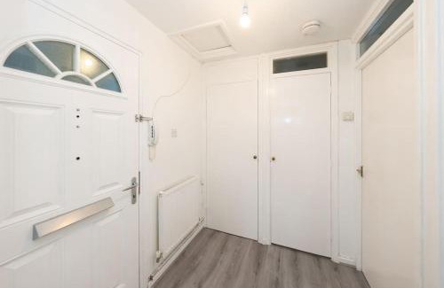Wanstead Apartment | Modern London Apartment with Free Parking & High-Speed Internet