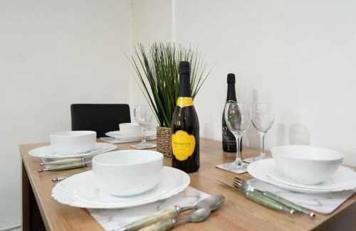 Wanstead Apartment | Modern London Apartment with Free Parking & High-Speed Internet