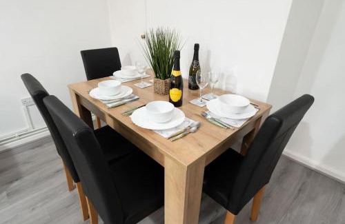 Wanstead Apartment | Modern London Apartment with Free Parking & High-Speed Internet